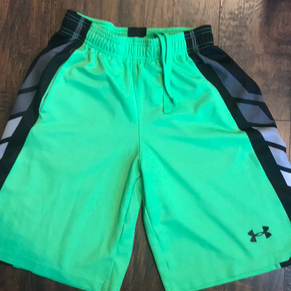 Boys medium under armour shorts